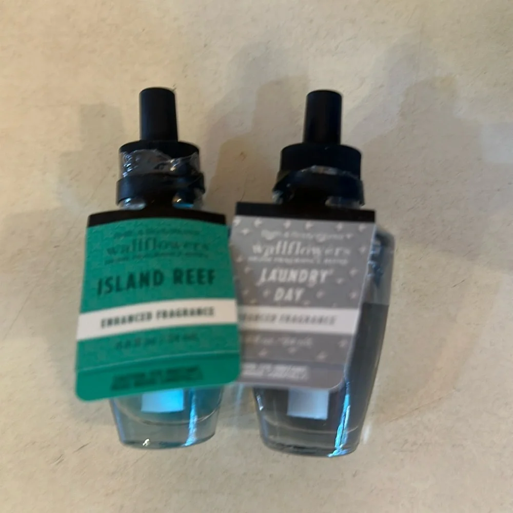 NWT set of 2 wallflowers essential oil diffuser fragrance refills.